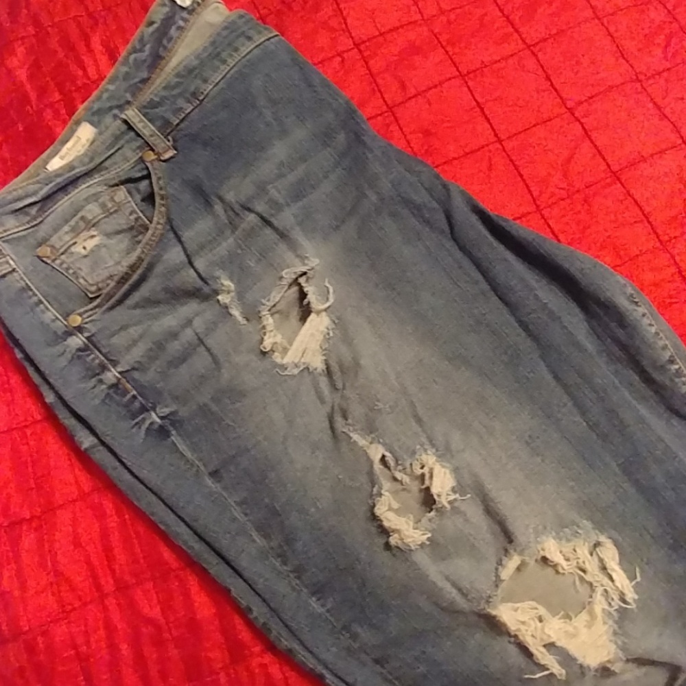 Torrid boyfriend distressed capris